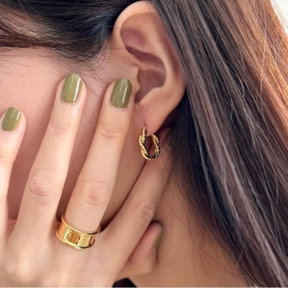 Twisted Circle 925 Sterling Silver Hoop Earrings gold - Picture 2 of 3